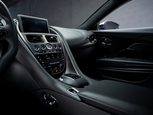 Used 2020 Aston Martin DB11 AMR image 44