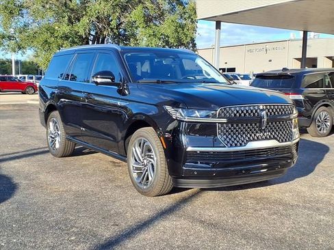 New 2025 Lincoln Navigator Reserve AWD/4WD image 3