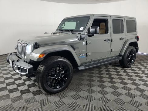 Used 2021 Jeep Wrangler Unlimited Sahara AWD/4WD image 8
