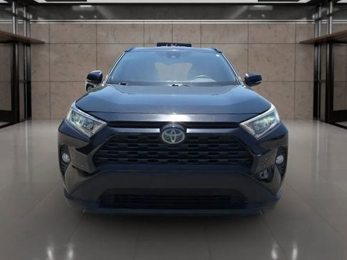 Used 2020 Toyota RAV4 XLE FWD image 4