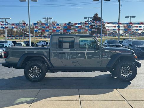 Used 2025 Jeep Gladiator Mojave w/ Convenience Group image 4
