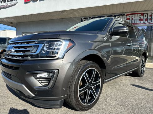 Used 2021 Ford Expedition Limited image 4