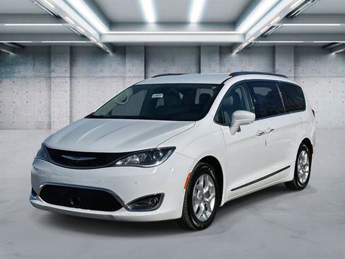 Used 2018 Chrysler Pacifica Touring-L Plus w/ Advanced Safetytec Group image 1