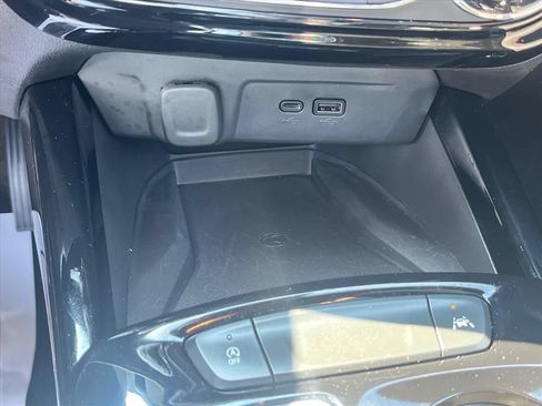 Used 2025 Chevrolet Trax RS w/ Sunroof Package FWD image 19