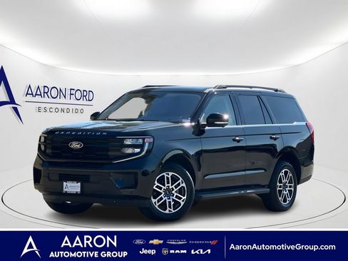 Used 2025 Ford Expedition Active AWD/4WD image 1
