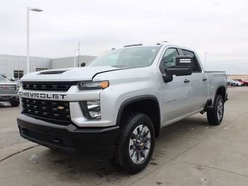 Used 2022 Chevrolet Silverado 2500 Custom w/ Custom Convenience Package image 3