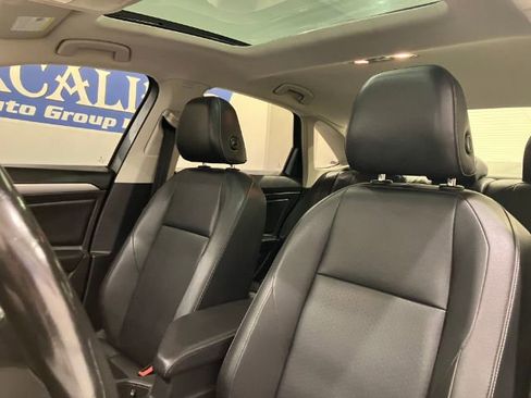 Used 2019 Volkswagen Jetta SE image 28