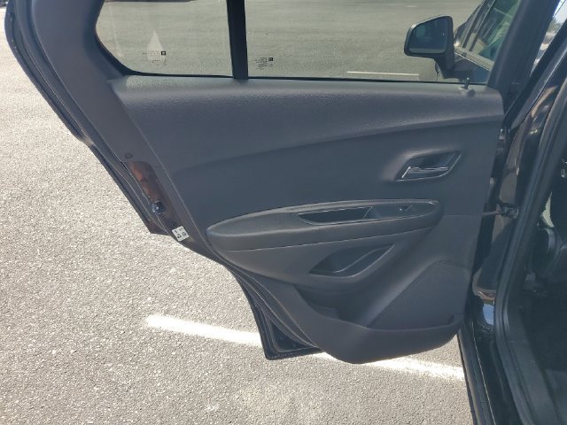 Used 2019 Chevrolet Trax LT w/ Redline Edition FWD image 12
