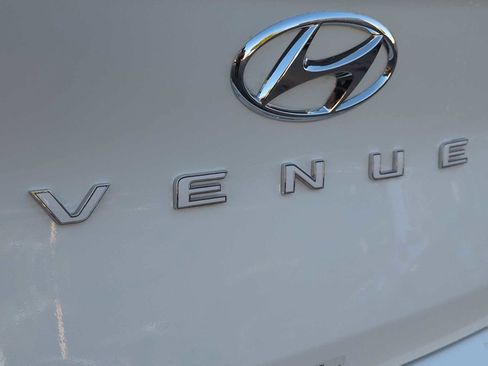 New 2025 Hyundai Venue Limited image 13
