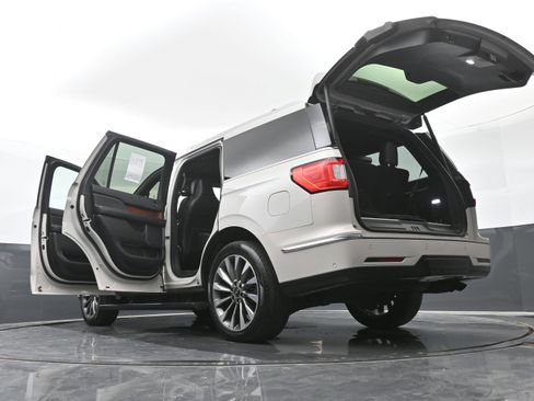 Used 2019 Lincoln Navigator Select w/ Technology Package AWD/4WD image 49