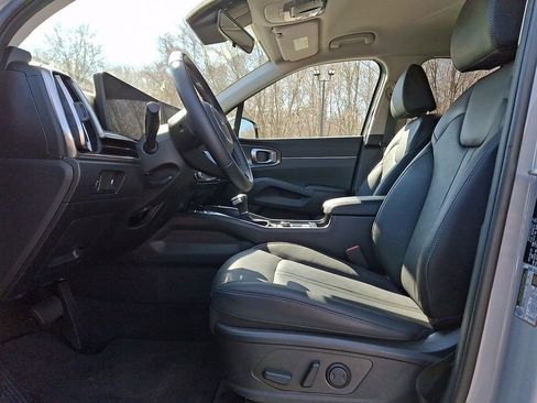 Certified 2025 Kia Sorento S image 14