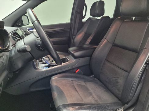 Used 2019 Jeep Grand Cherokee Laredo w/ Laredo X Package image 17