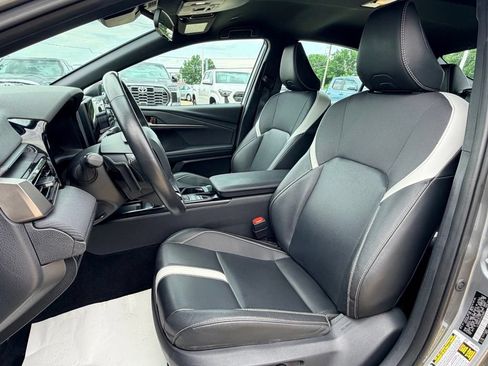 Used 2025 Toyota Camry SE FWD image 9