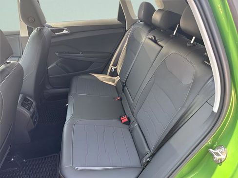 New 2025 Volkswagen Taos SE image 18