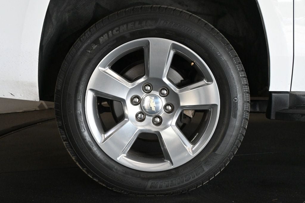 Used 2019 Chevrolet Suburban LS w/ All-Season Package AWD/4WD image 9