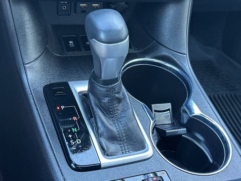Used 2019 Toyota Highlander Limited image 25