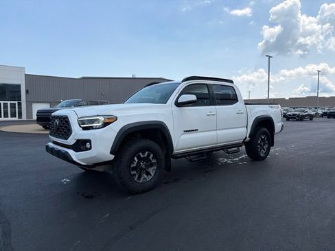 Used 2020 Toyota Tacoma TRD Off-Road AWD/4WD image 3