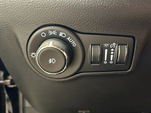 Used 2024 Jeep Compass Trailhawk w/ Trailhawk Convenience Group AWD/4WD image 14