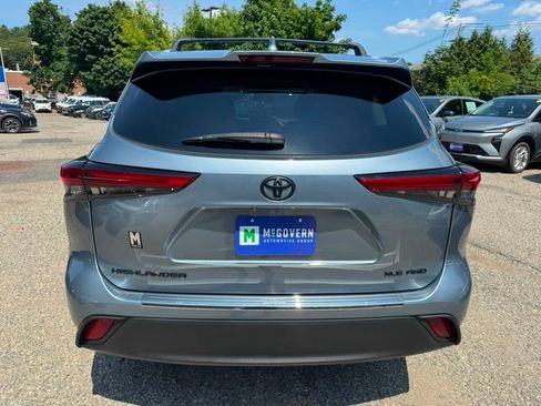 Used 2022 Toyota Highlander XLE AWD/4WD image 5