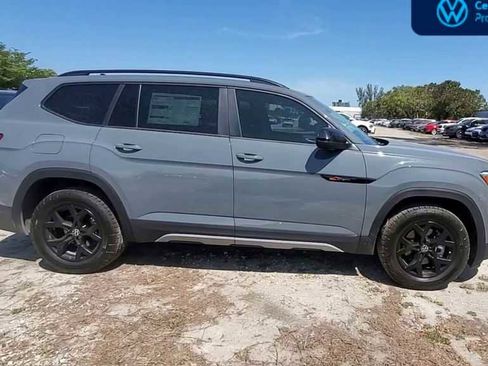 Used 2024 Volkswagen Atlas Peak Edition SE AWD/4WD image 9