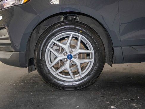 Used 2021 Ford Edge SE image 9