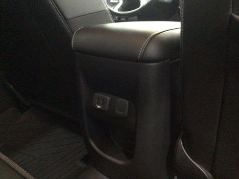 Used 2022 GMC Canyon Denali image 28