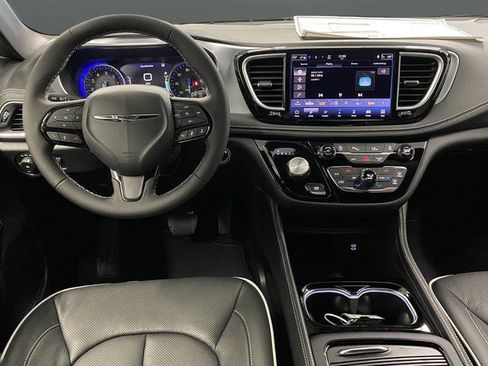 New 2026 Chrysler Pacifica Limited w/ S Appearance Package AWD/4WD image 5