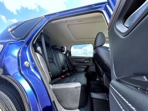 Used 2023 Nissan Rogue SL AWD/4WD image 18