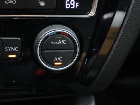 Used 2017 Volkswagen Jetta SEL image 28