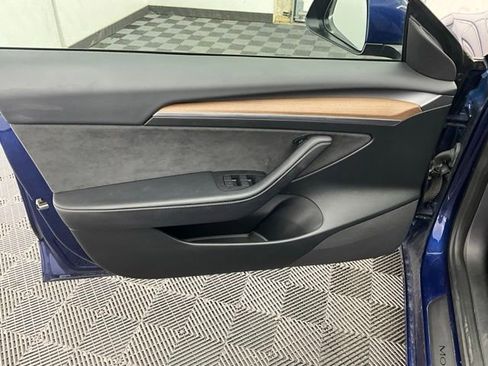 Used 2023 Tesla Model 3 Standard Range image 16