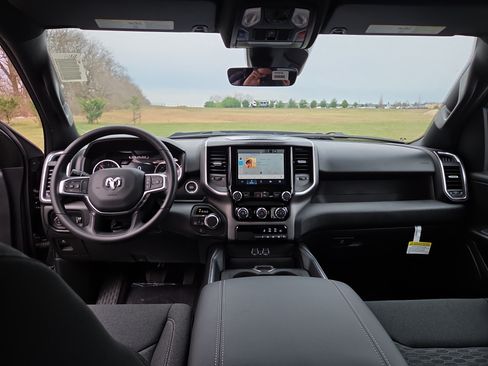 New 2026 RAM 1500 Express AWD/4WD image 19
