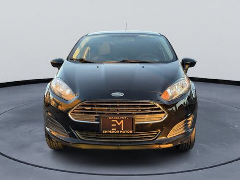 Used 2017 Ford Fiesta SE image 2