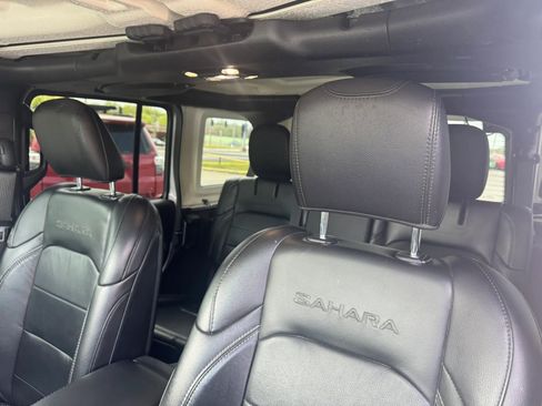Used 2021 Jeep Wrangler Unlimited Sahara w/ Cold Weather Group image 13