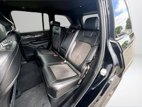 Used 2023 Jeep Grand Cherokee Altitude AWD/4WD image 27