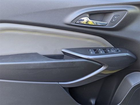 Used 2024 Chevrolet Trax ACTIV w/ Sunroof Package image 12