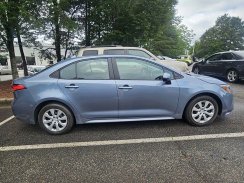 Used 2020 Toyota Corolla LE FWD image 4