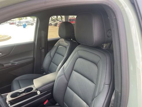 Used 2025 Chevrolet Equinox LT w/ Convenience Package II image 11