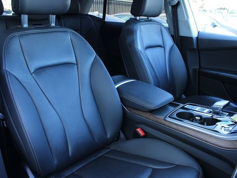 Used 2020 Audi Q8 Premium w/ Black Optic Package image 25