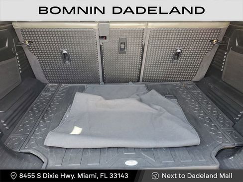 Used 2020 Land Rover Defender 110 SE image 7