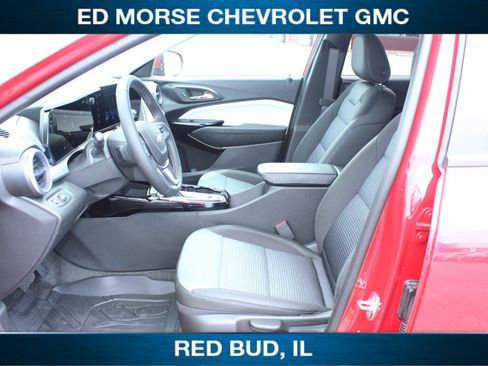 Used 2026 Chevrolet Trax LT w/ LT Convenience Package FWD image 7