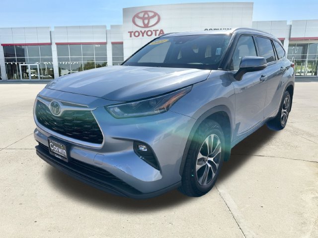 Used 2021 Toyota Highlander XLE AWD/4WD image 7