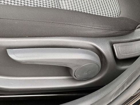 Used 2023 Hyundai Kona SE image 17