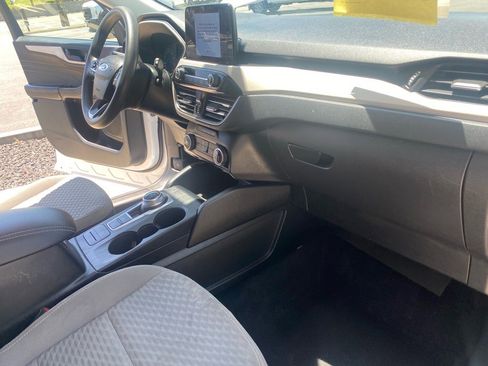 Used 2022 Ford Escape SE image 33