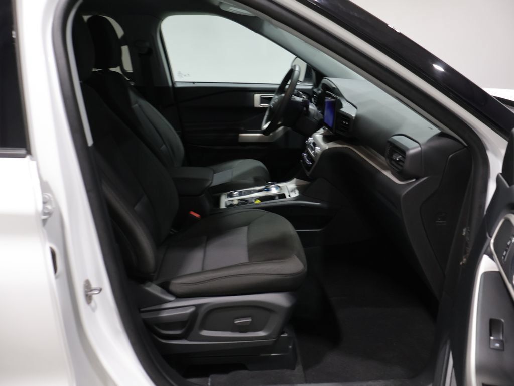Used 2024 Ford Explorer XLT AWD/4WD image 21