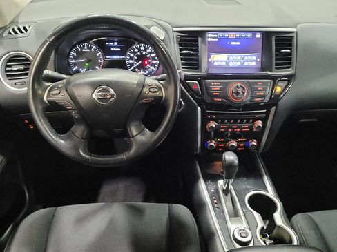 Used 2019 Nissan Pathfinder SV image 22