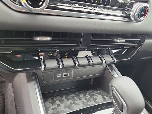 New 2025 GMC Canyon Elevation w/ Technology Package image 24