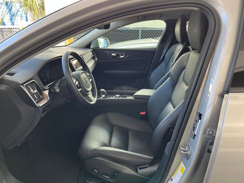 Used 2025 Volvo V60 B5 Cross Country Plus image 27