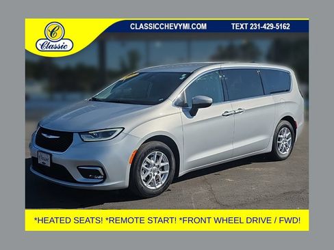 Used 2023 Chrysler Pacifica Touring-L FWD image 1