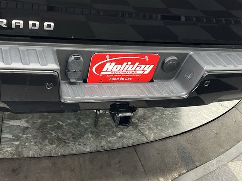 Used 2017 Chevrolet Silverado 1500 LT w/ Midnight Edition AWD/4WD image 28