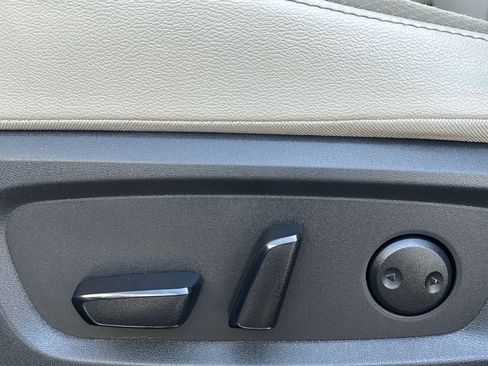 Used 2024 Nissan Pathfinder SL image 13